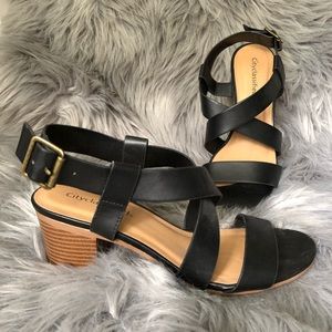 Low heel strappy sandal